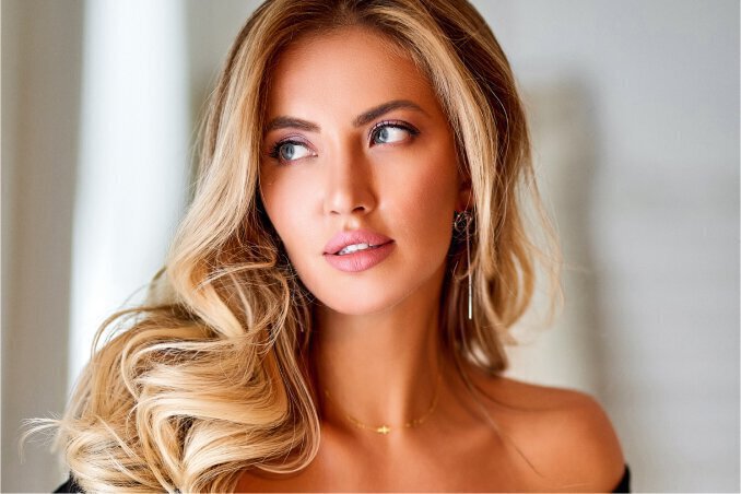 Long Island Cosmetic Injectables model with blonde hair